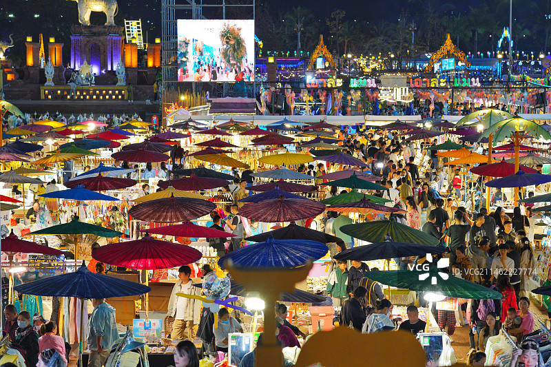 热闹非凡的星光夜市图片素材