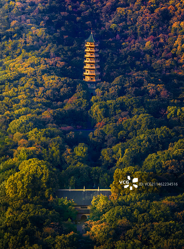 夕阳低垂金陵晚，灵谷塔映秋光寒图片素材