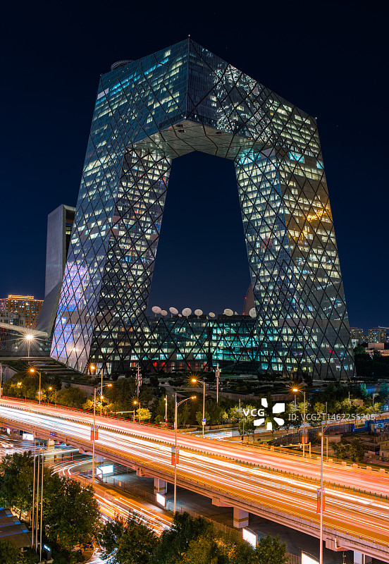 中央电视台总部大楼迷人夜景图片素材