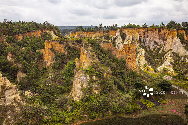 中国云南曲靖陆良县彩色沙林景区风光，彩色砂岩，国家风景名胜区，彩色沙林，彩色世界,天然画廊图片素材