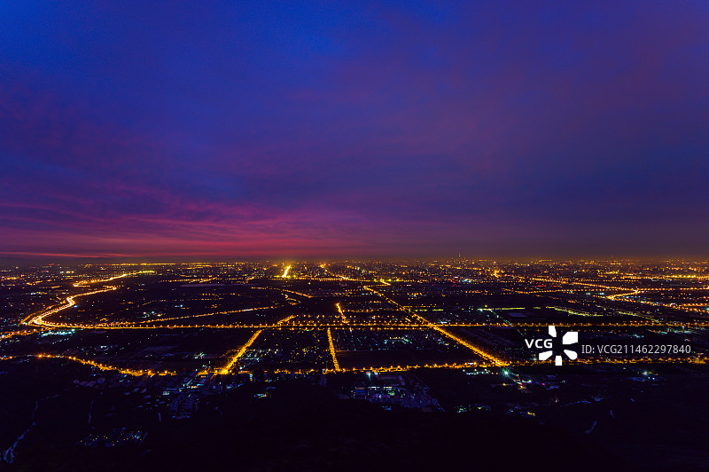 立秋北京城黎明朝霞日出全城鸟瞰全景图图片素材