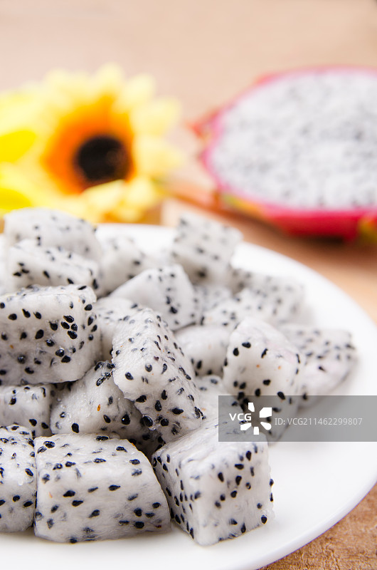 新鲜水果果肉火龙果丁图片素材