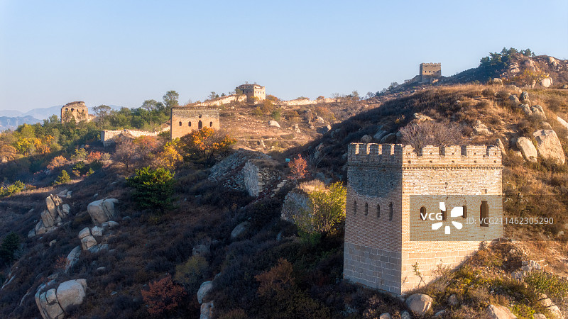 2023年秋季河北省涞源县浮图峪长城黄叶红叶秋景图片素材