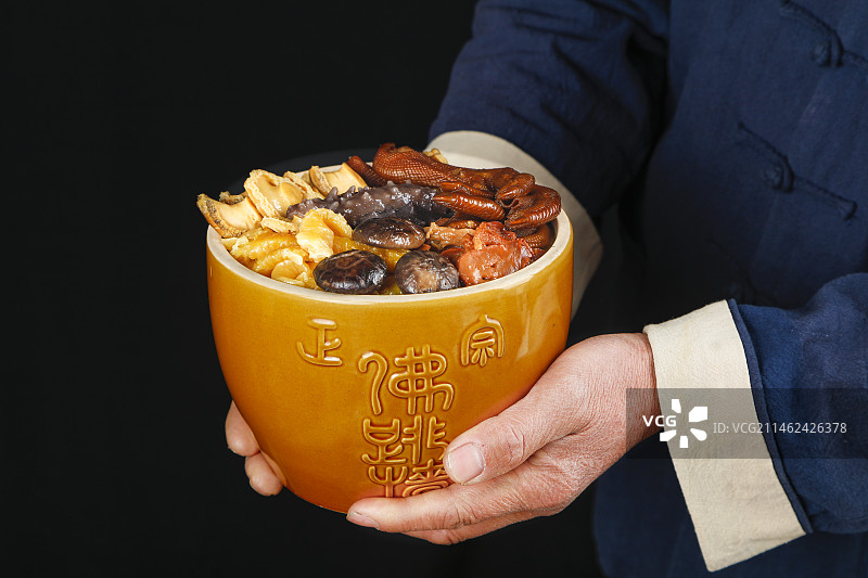 深底上的佛跳墙图片素材