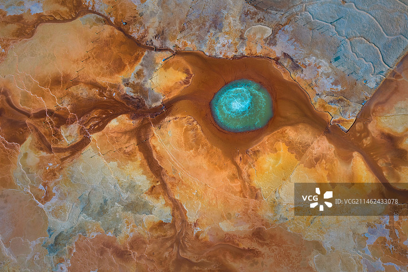 青海格尔木茫崖艾肯泉图片素材