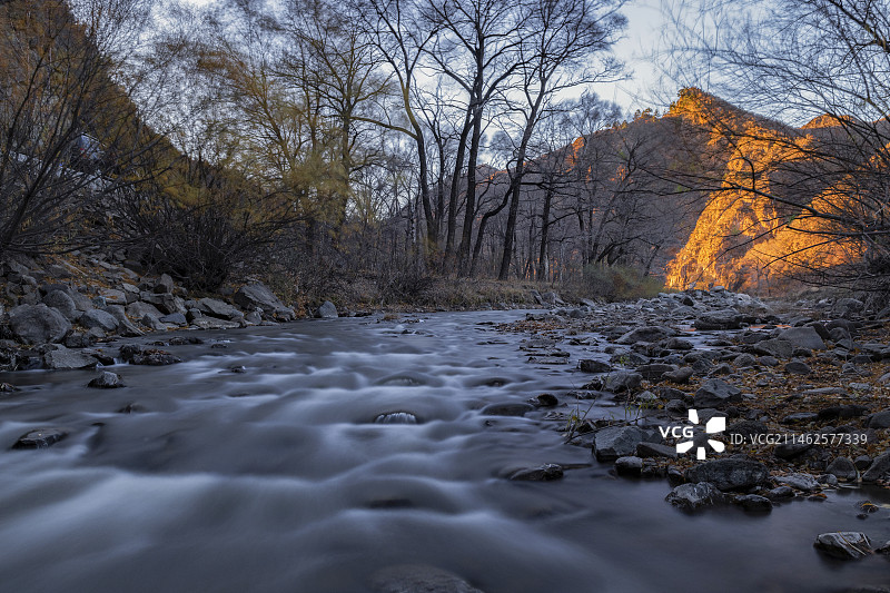慢门下的滦河图片素材