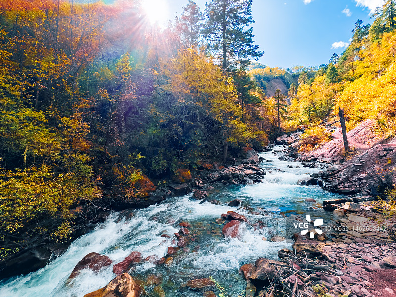 云南梅里雪山秋景图片素材