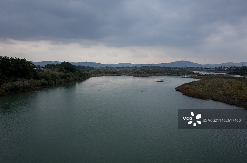 暴雨将至的涪江图片素材