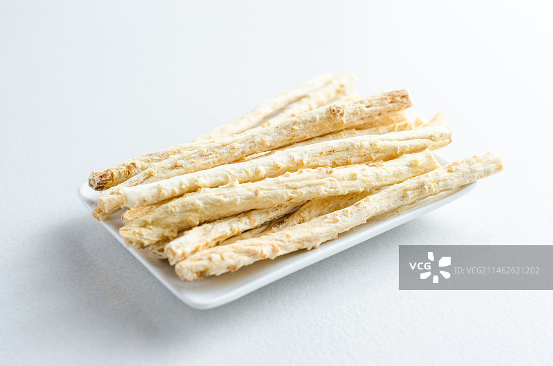 一盘润肺清热的中药材北沙参图片素材