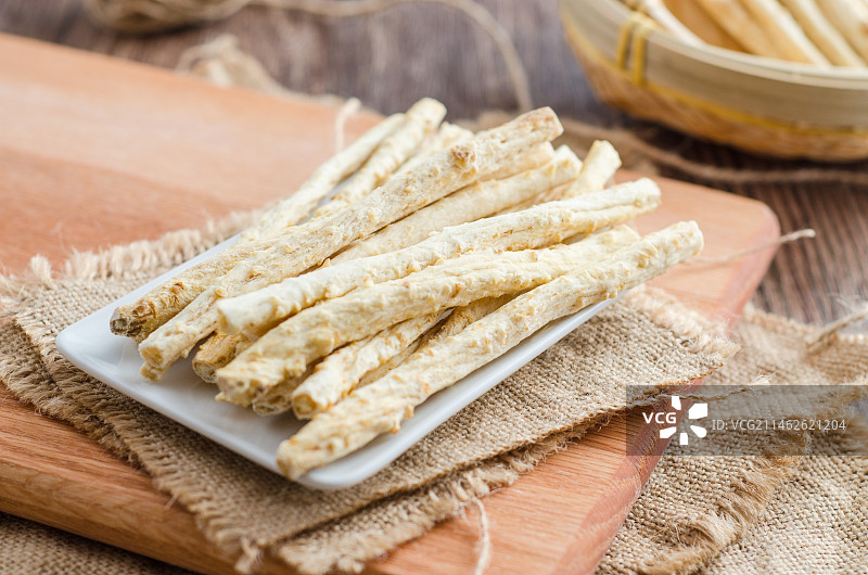 一盘润肺清热的中药材北沙参图片素材