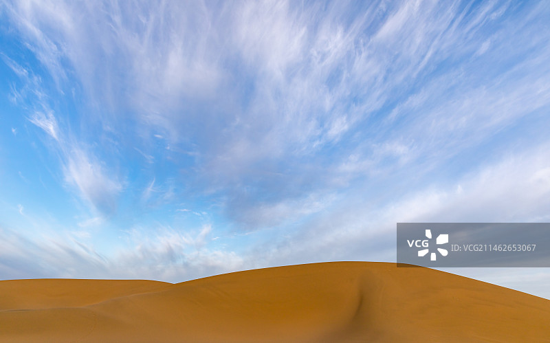 蓝天下的沙漠图片素材
