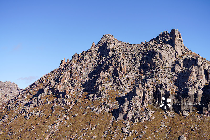 青藏高原东南部 四川省的阿坝县和青海省久治县、班玛县之间 莲宝叶则 石头山图片素材