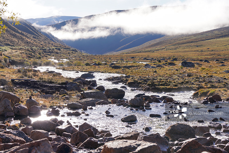 青藏高原东南部 四川省的阿坝县和青海省久治县、班玛县之间 莲宝叶则 石头山图片素材