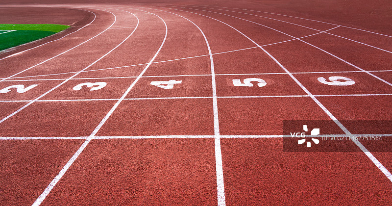 操场里的运动跑道图片素材