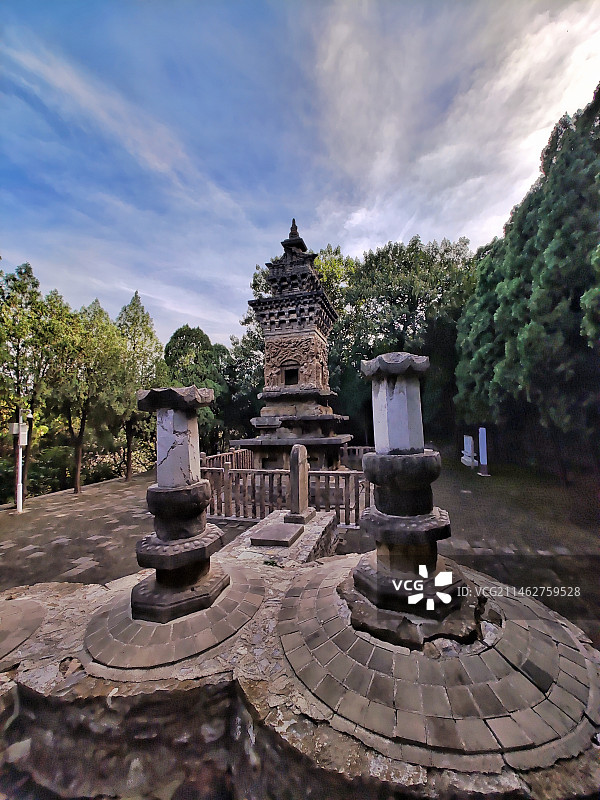 中国古塔揽胜/山东篇～济南历城区古塔【龙虎塔】图片素材