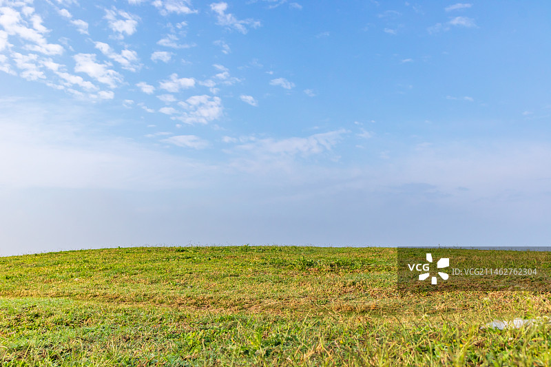 一组蓝天白云草地壁纸图图片素材