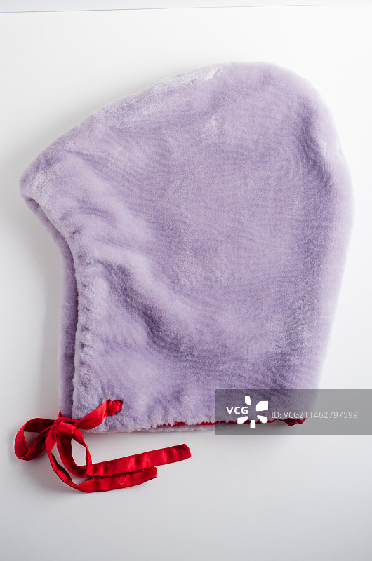 防寒保暖的仿貂毛皮草帽子图片素材