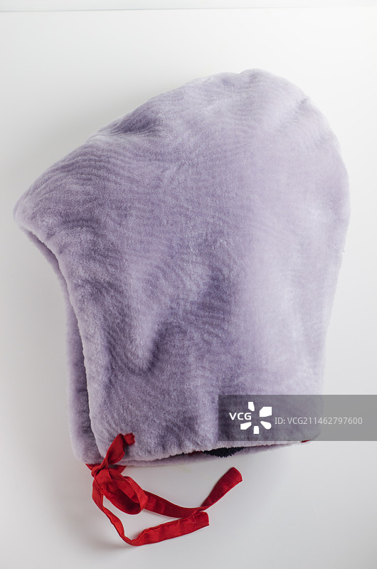 防寒保暖的仿貂毛皮草帽子图片素材