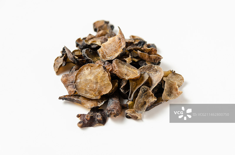 中药材黑附子放在白色背景里图片素材