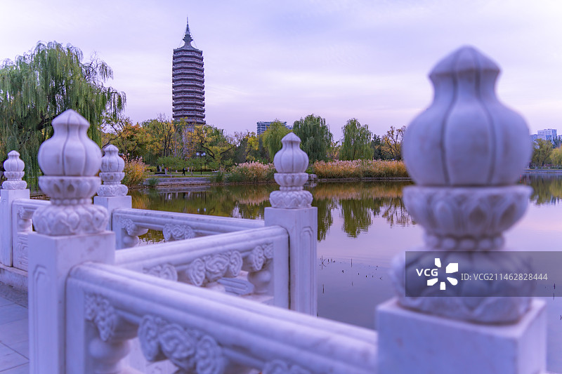 通州西海子公园燃灯舍利塔图片素材