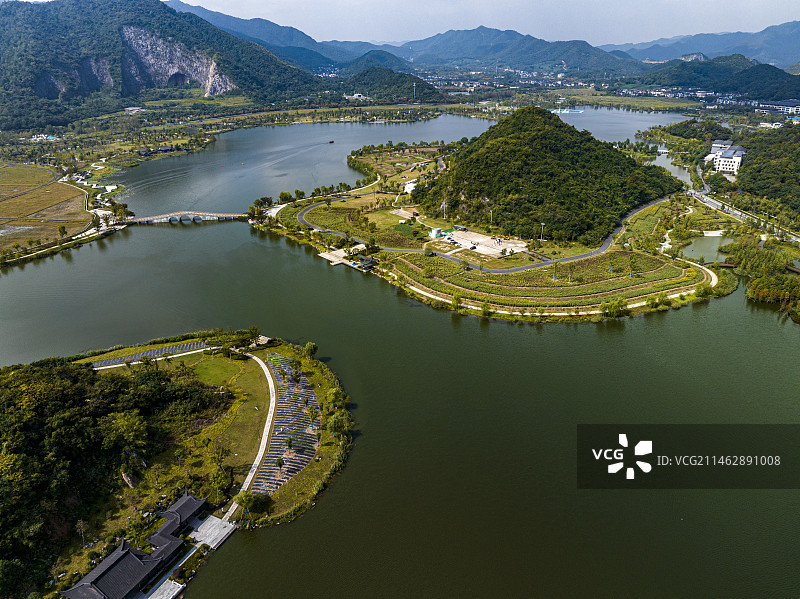 航拍浙江省杭州市西湖区双浦镇铜鉴湖风光图片素材
