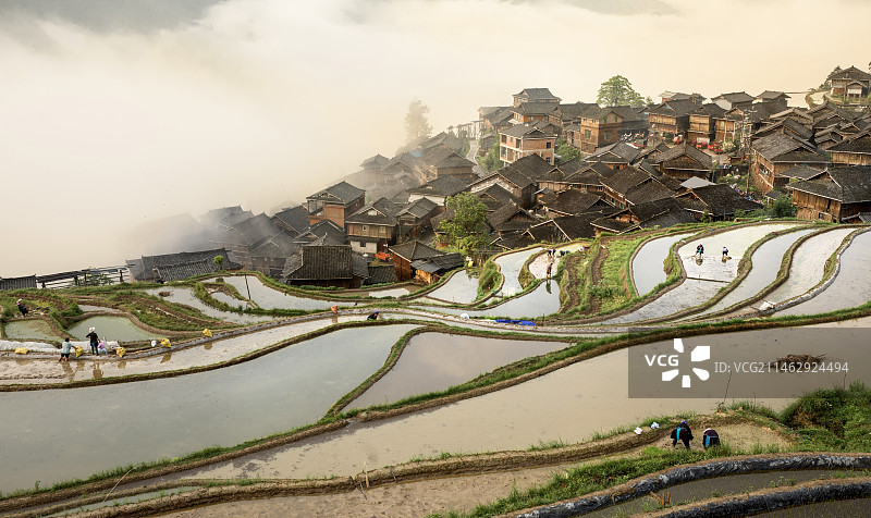 加榜梯田春耕图图片素材