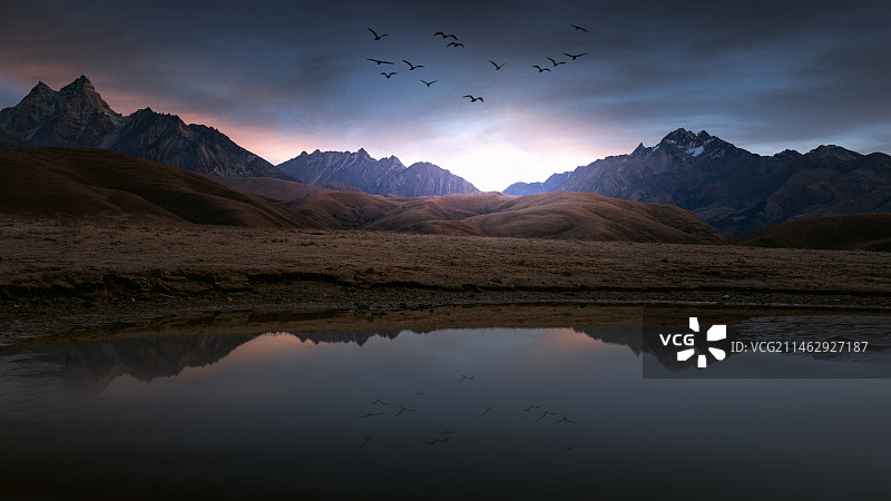 格聂神山图片素材