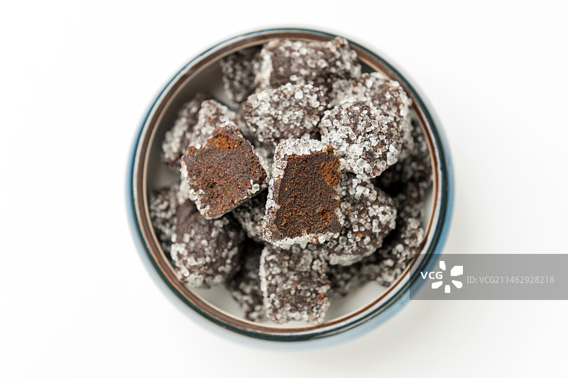 天津传统小吃酸磨糕酸枣糕摆放在桌面上特写图片素材