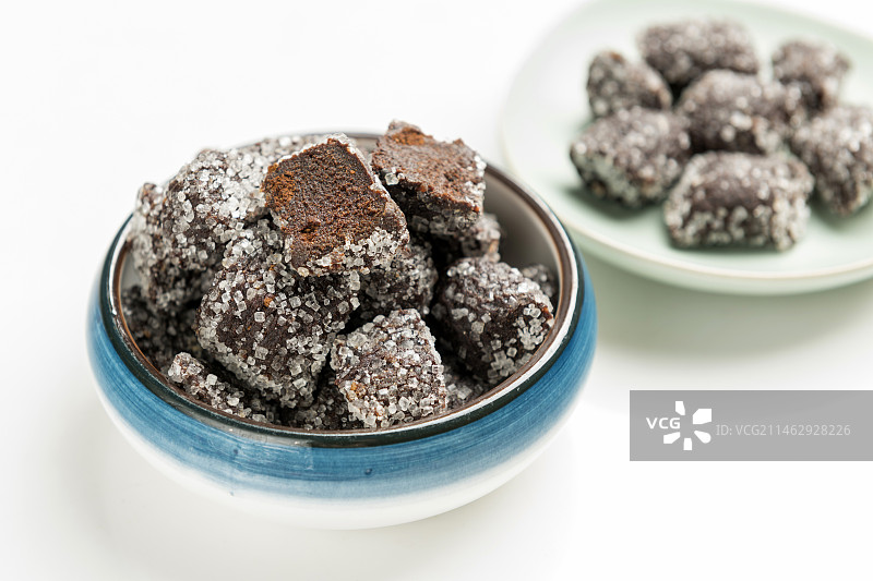 天津传统小吃酸磨糕酸枣糕摆放在桌面上特写图片素材