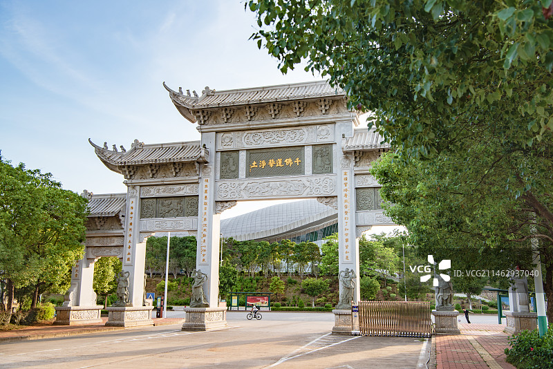 广东梅州千佛塔寺正门牌坊图片素材