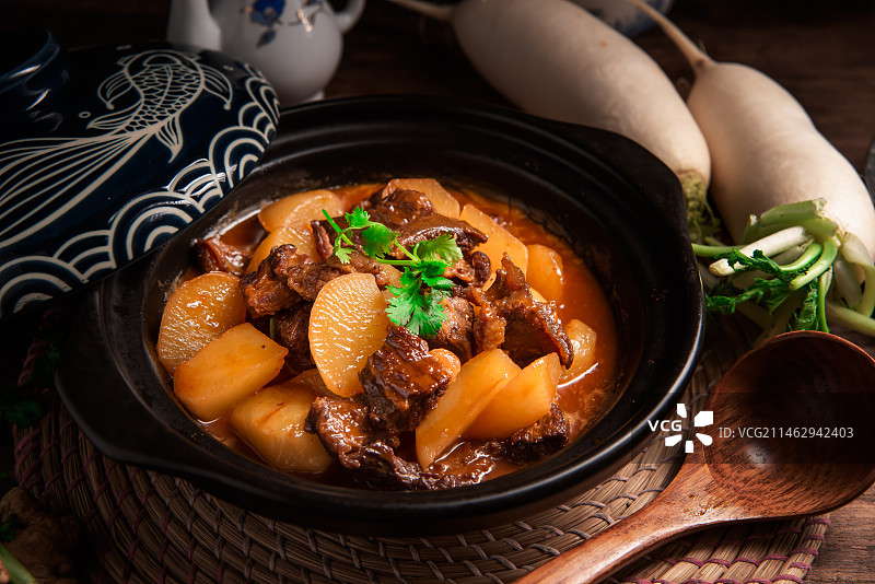 砂锅萝卜牛腩煲图片素材