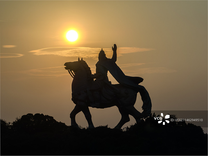 夕阳下的郑成功雕像剪影  泉州 大坪山图片素材