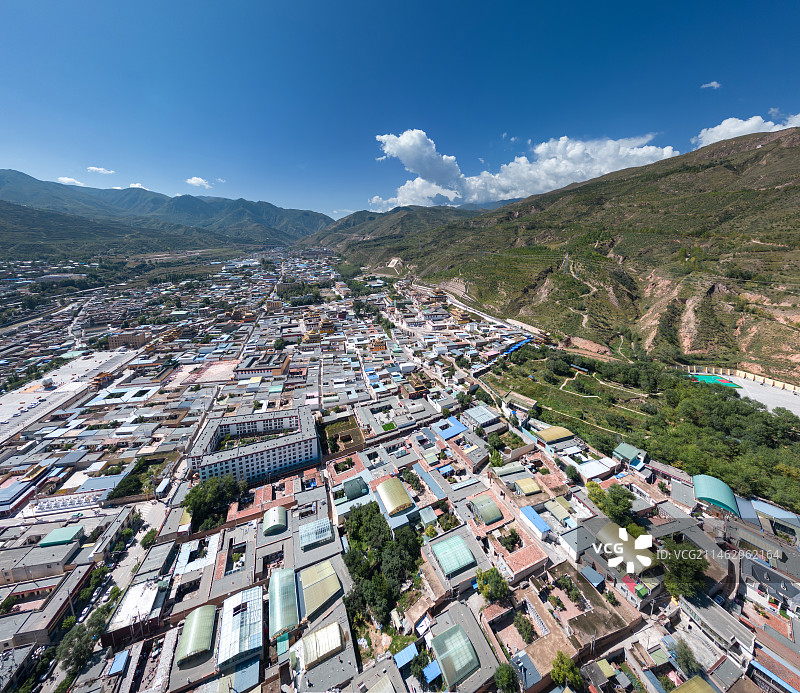 同仁隆务大寺航拍超广角全景图片素材