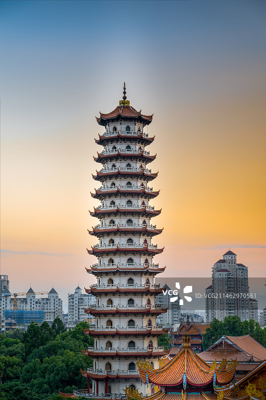 福州西禅古寺报恩塔黄昏蓝调图片素材