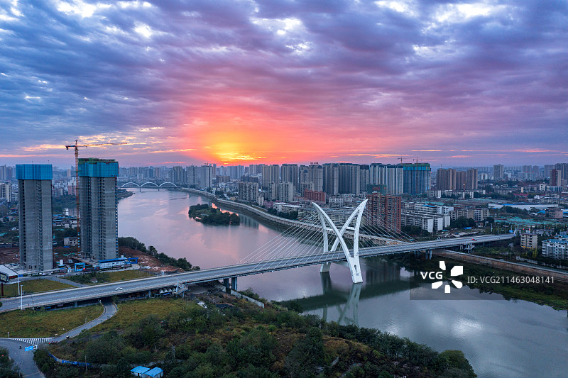 晨曦中的邵阳市雪峰大桥图片素材
