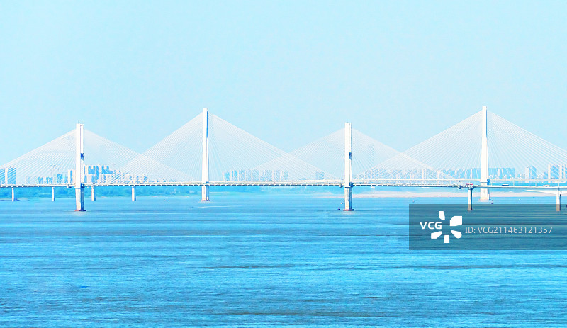 武汉长江二桥，桥都武汉横跨，长江上的桥梁建筑图片素材