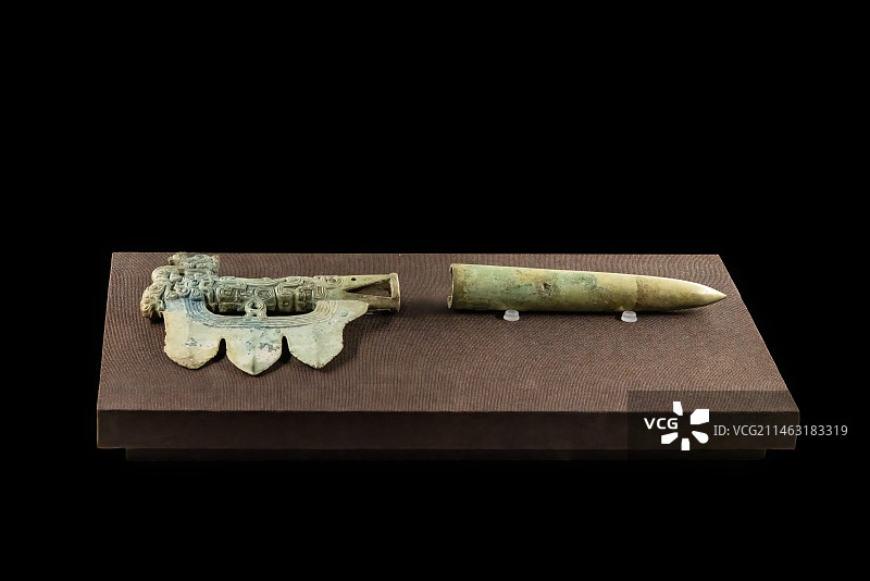 平顶山叶县旧县乡，春秋，青铜器，钺形戟图片素材