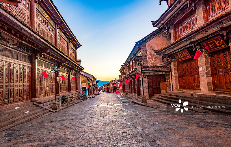 大理古城清晨无人的街道图片素材