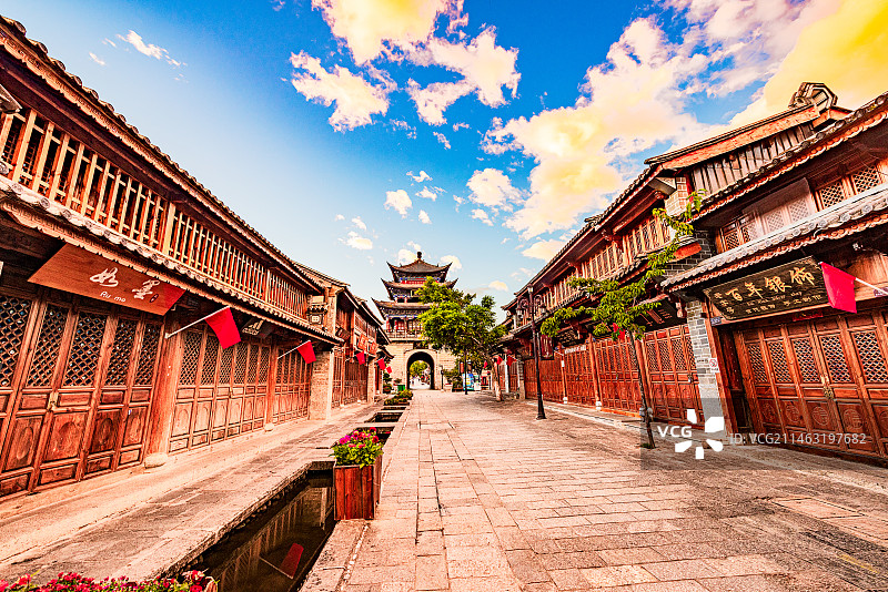 大理古城清晨无人的街道图片素材