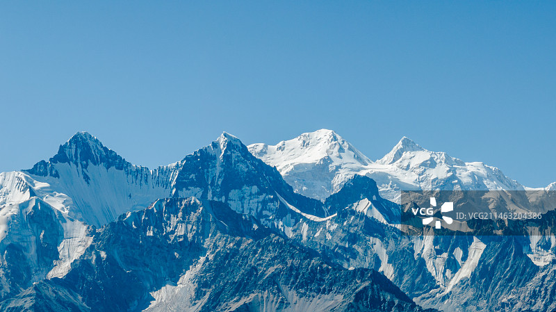 新疆伊犁州夏塔航拍天山山脉第二高峰汗腾格里峰图片素材