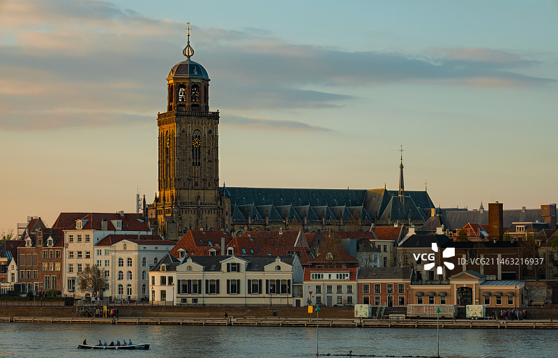 荷兰德温特的圣勒布伊努斯教堂日落图片素材