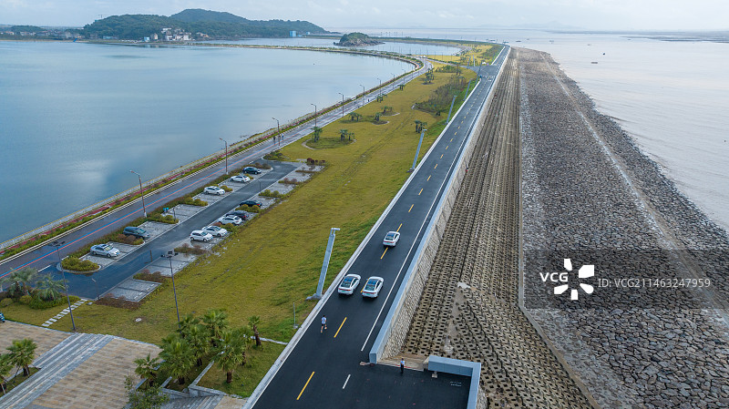 一马当先 彩虹跑图片素材