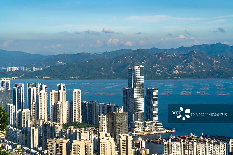 中国深圳前海城市风光天际线，隔海眺望香港元朗流浮山图片素材