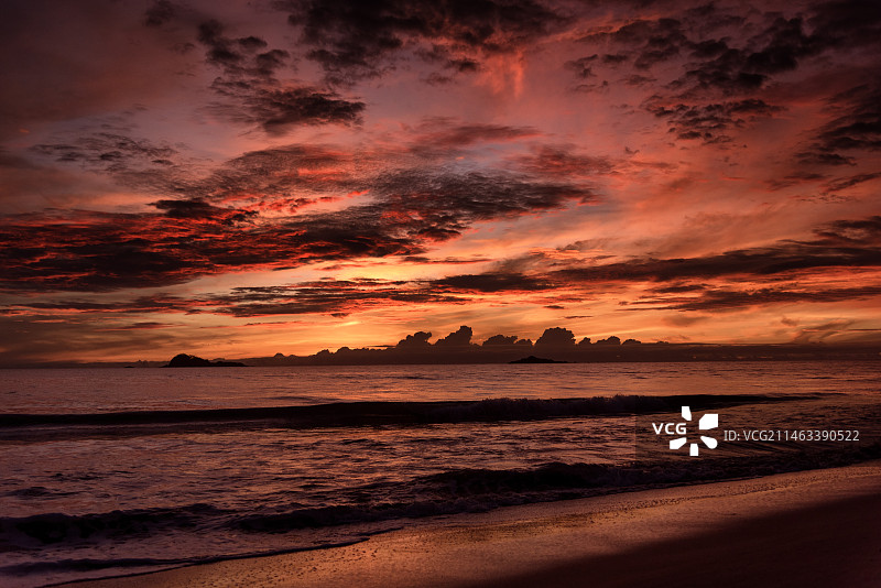 斯里兰卡亭可马里印度洋上的日出图片素材