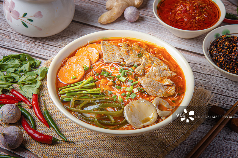 重庆火锅特色三鲜米线图片素材