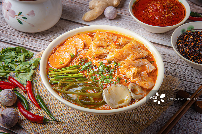 重庆火锅特色三鲜米线图片素材