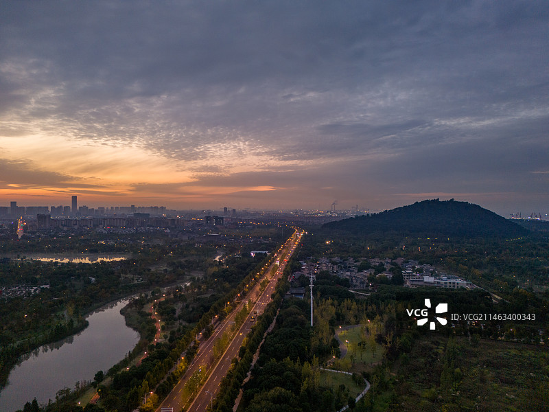 中国江苏省南通市狼山风景区城市日出风光图片素材