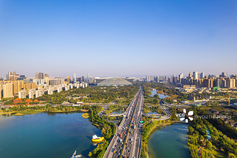 成都高新区环球中心锦城湖公园和绕城高速白昼晴天航拍图片素材