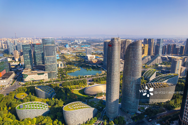 成都高新区金融城双塔白昼晴天航拍城市风光图片素材