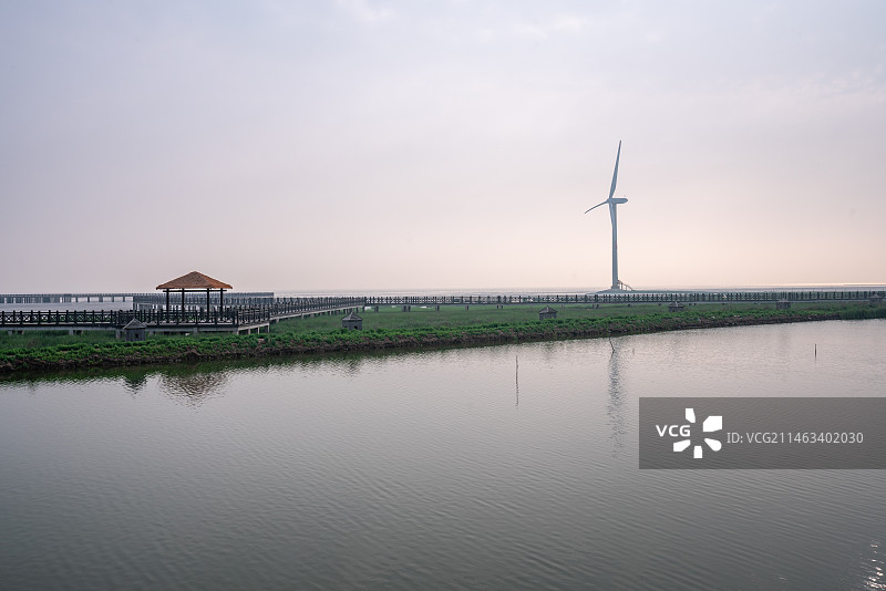 中国江苏盐城市滨海县海边日出湿地风光图片素材